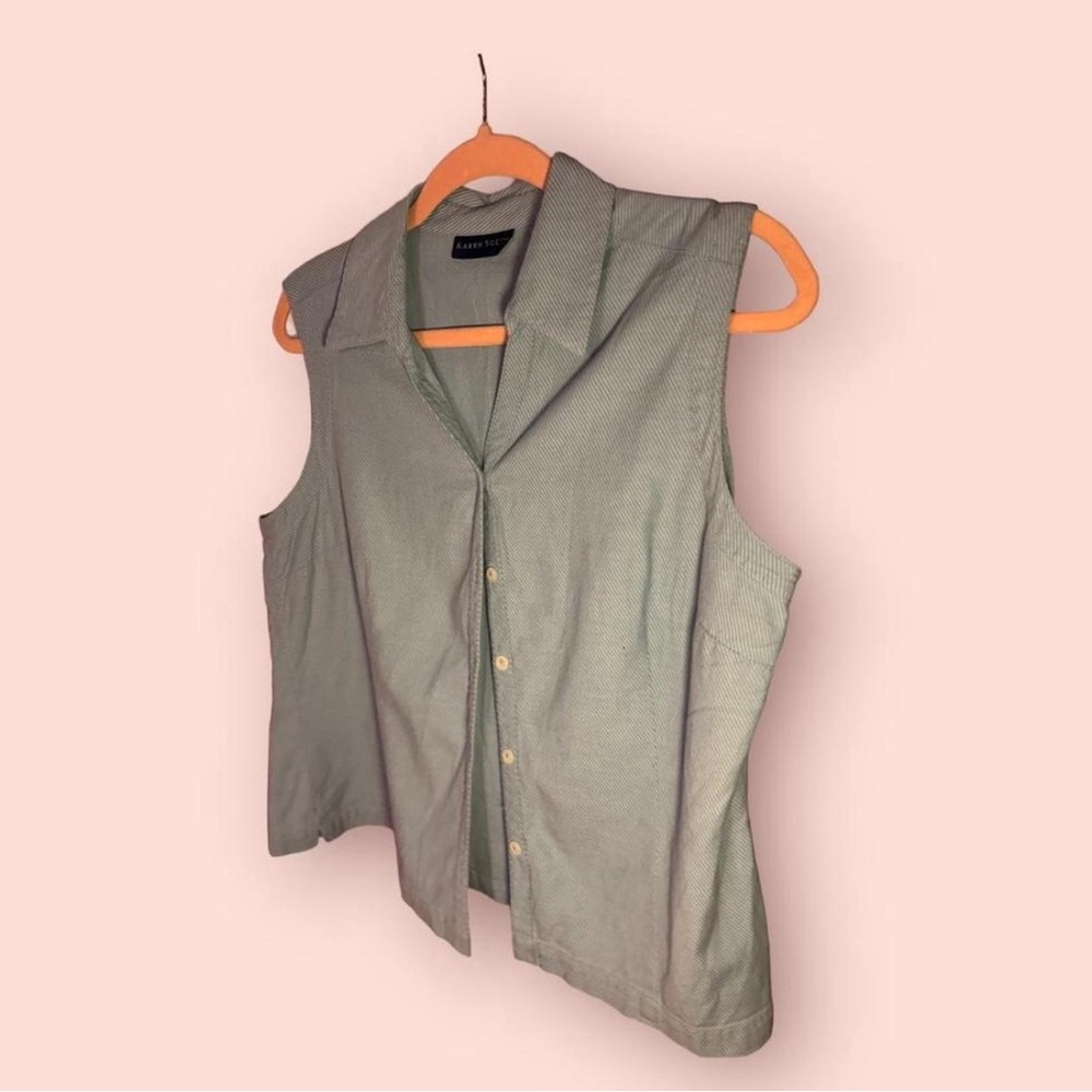 Button-up vest with a relaxed fit for a capsule workwear piece